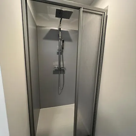 V3-6 Geraeumige Monteur Mit 2 Schlafzimmern Lejlighed