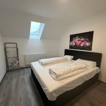 V3-6 Geraeumige Monteur Mit 2 Schlafzimmern * Hannover