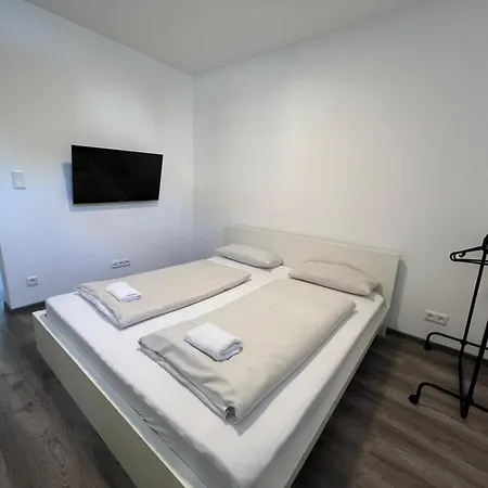 V3-6 Geraeumige Monteur Mit 2 Schlafzimmern Apartment Hannover
