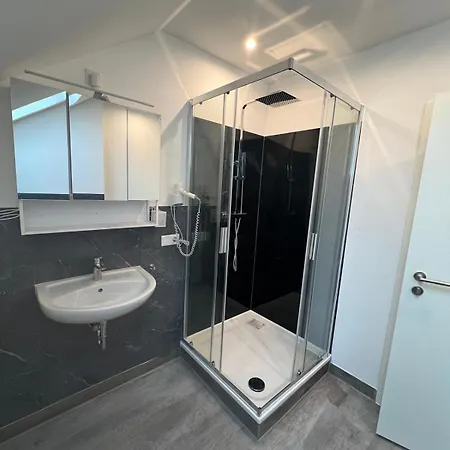 Apartment V3-6 Geraeumige Monteur Mit 2 Schlafzimmern Hannover