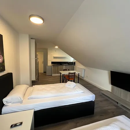 V3-6 Geraeumige Monteur Mit 2 Schlafzimmern Apartment Hannover