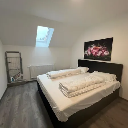 V3-6 Geraeumige Monteur Mit 2 Schlafzimmern Hannover