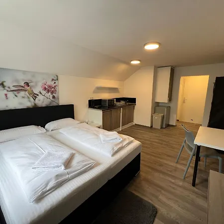 V3-6 Geraeumige Monteur Mit 2 Schlafzimmern Apartment Hannover